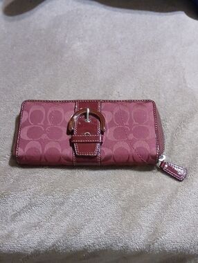 Coach Soho Buckle-Trim Signature Zip Wallet in Burgundy